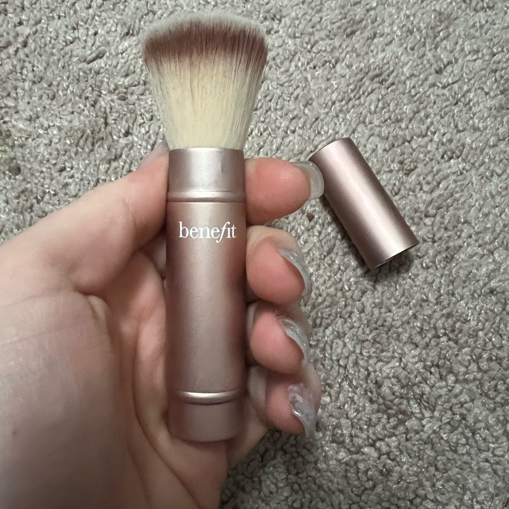 Benefit cosmetics retractable/ travel face brush